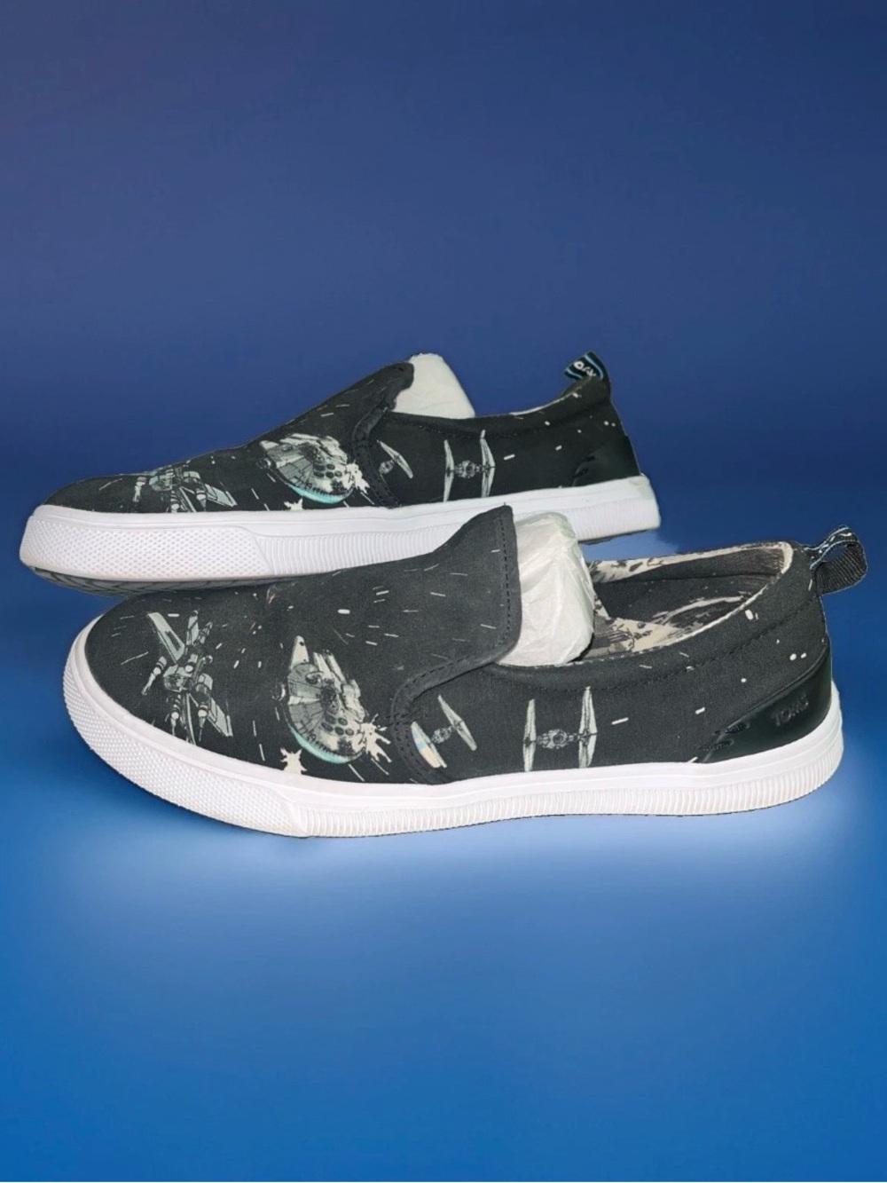 TOMS Women’s 8.5 Star Wars Millennium Falcon On Black Canvas Low Top Shoes